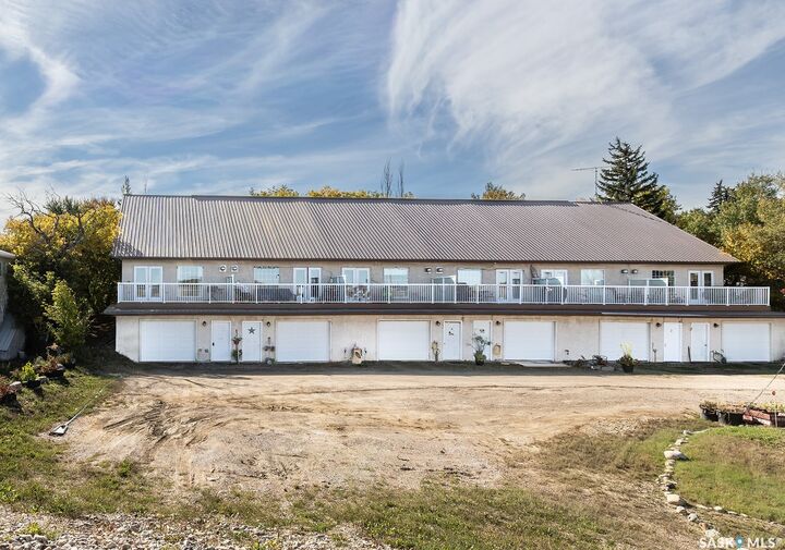 Property Photo:  412 Lake Avenue 6  SK S0K 4T1 