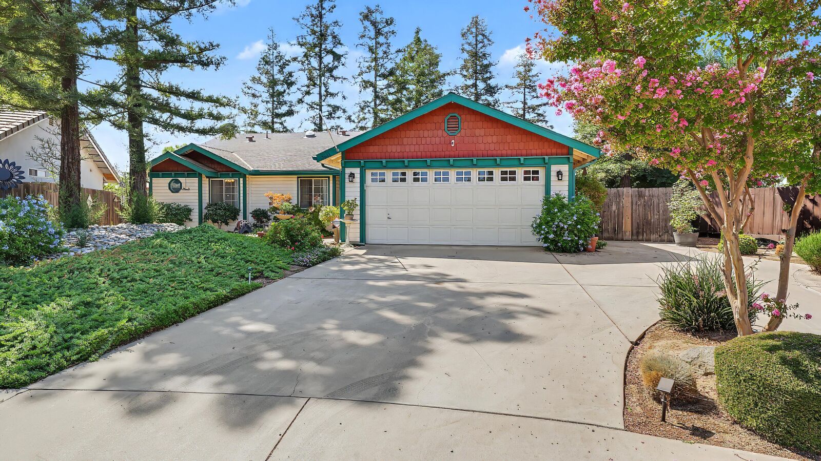 Property Photo: 3611 E Center Court CA 93292