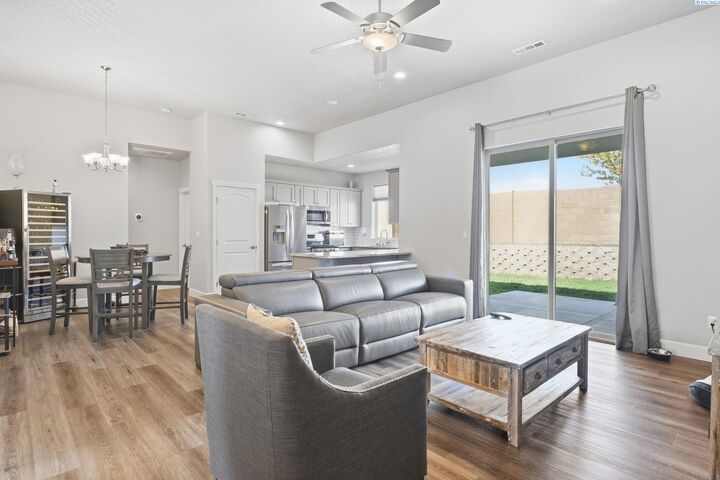 Property Photo:  7207 Courtney Ct  WA 99301 