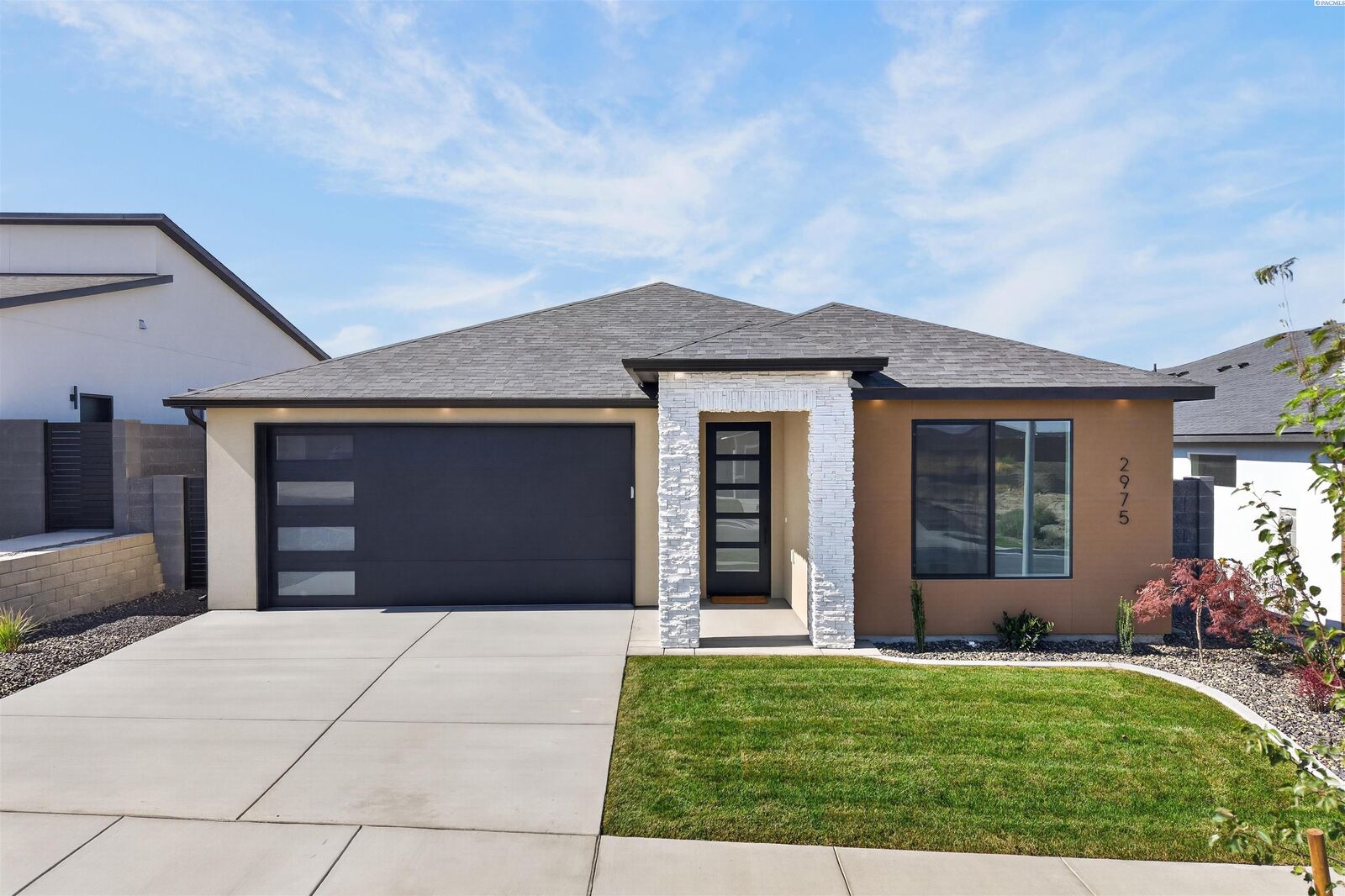 Property Photo:  2975 Meadowlark Ave  WA 99352 