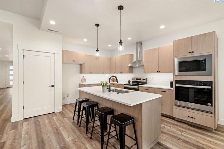 Property Photo:  1102 Fairhaven Loop  WA 99352 