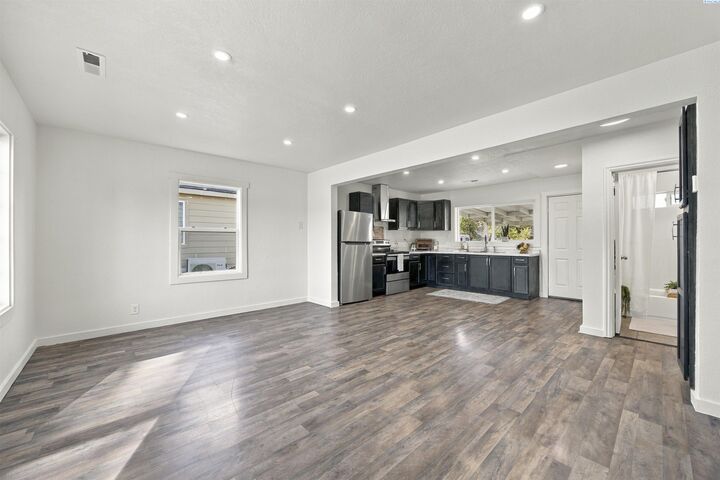 Property Photo:  1712 W Irving Street  WA 99301 