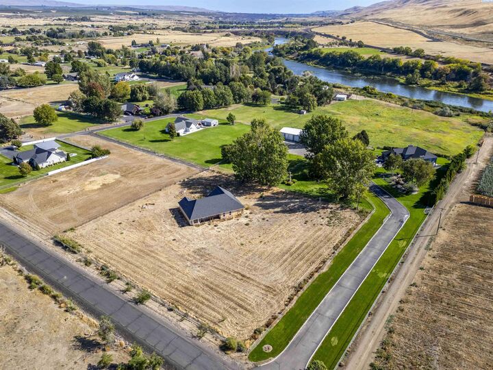 Property Photo:  90404 W Hess Road  WA 99350 