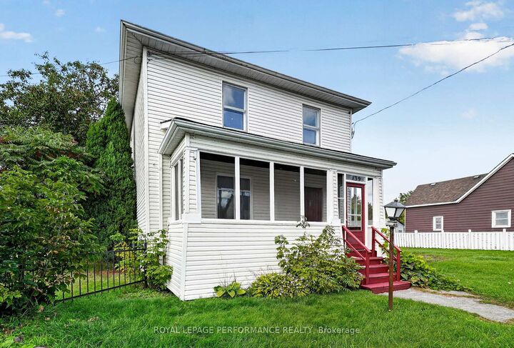 Property Photo:  139 8th Street W  ON K6J 2Z3 