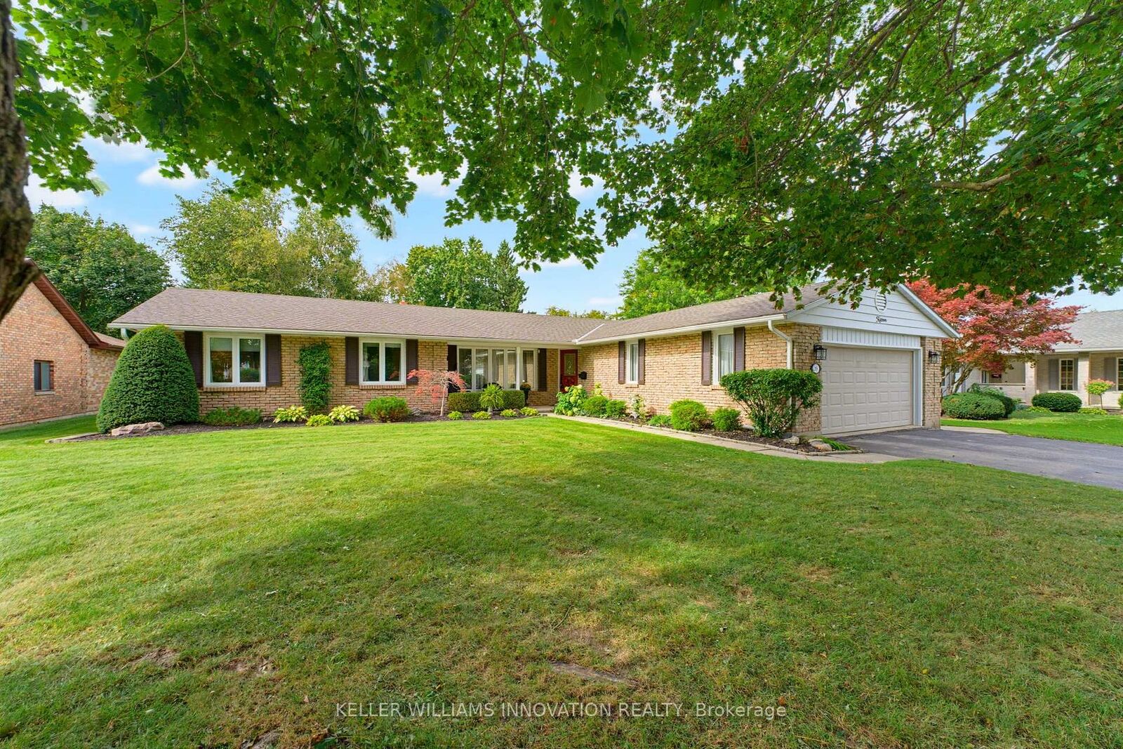 Photo de la propriété:  15 McLaren Avenue N  ON N4W 3K1 