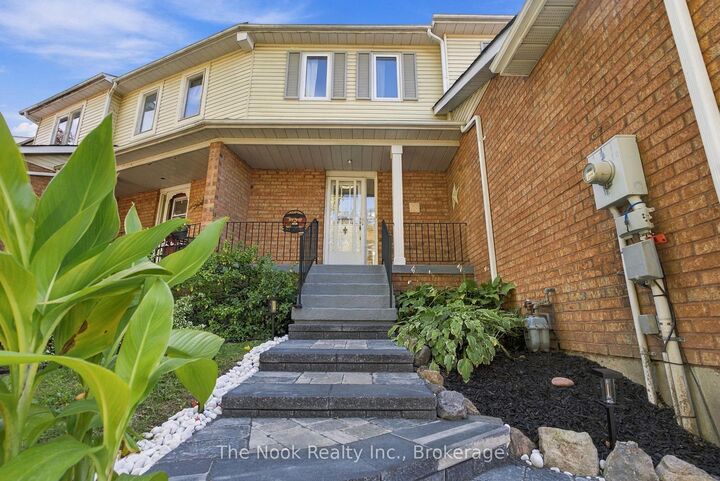Photo de la propriété:  38 Galbraith Court  ON L1C 4P5 