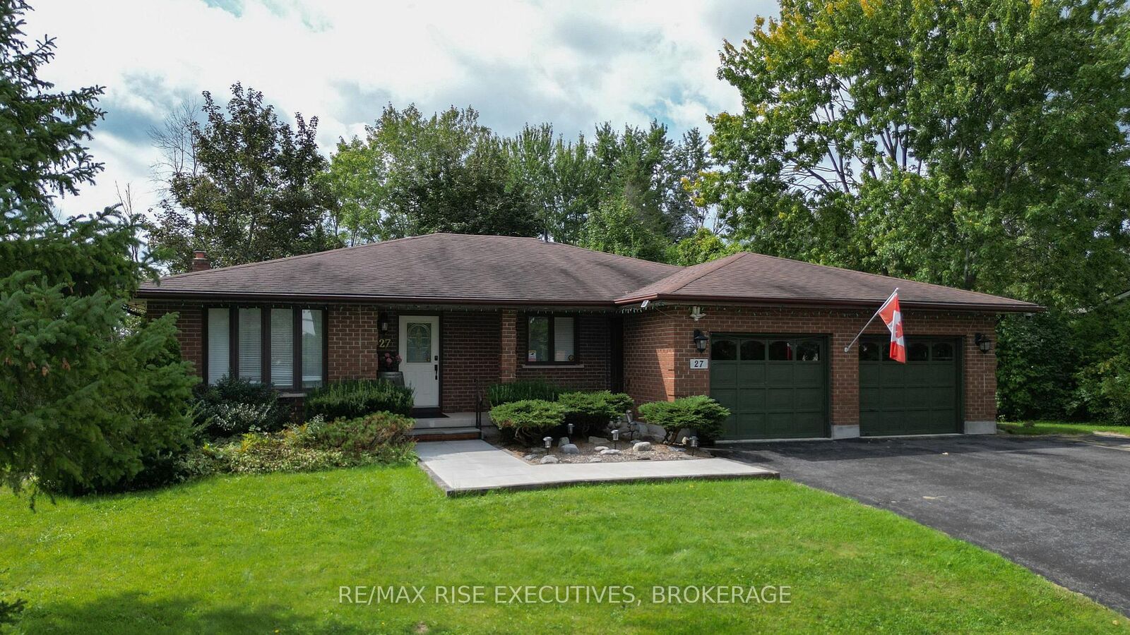 Property Photo: 27 Gore Street ON K0H 2H0