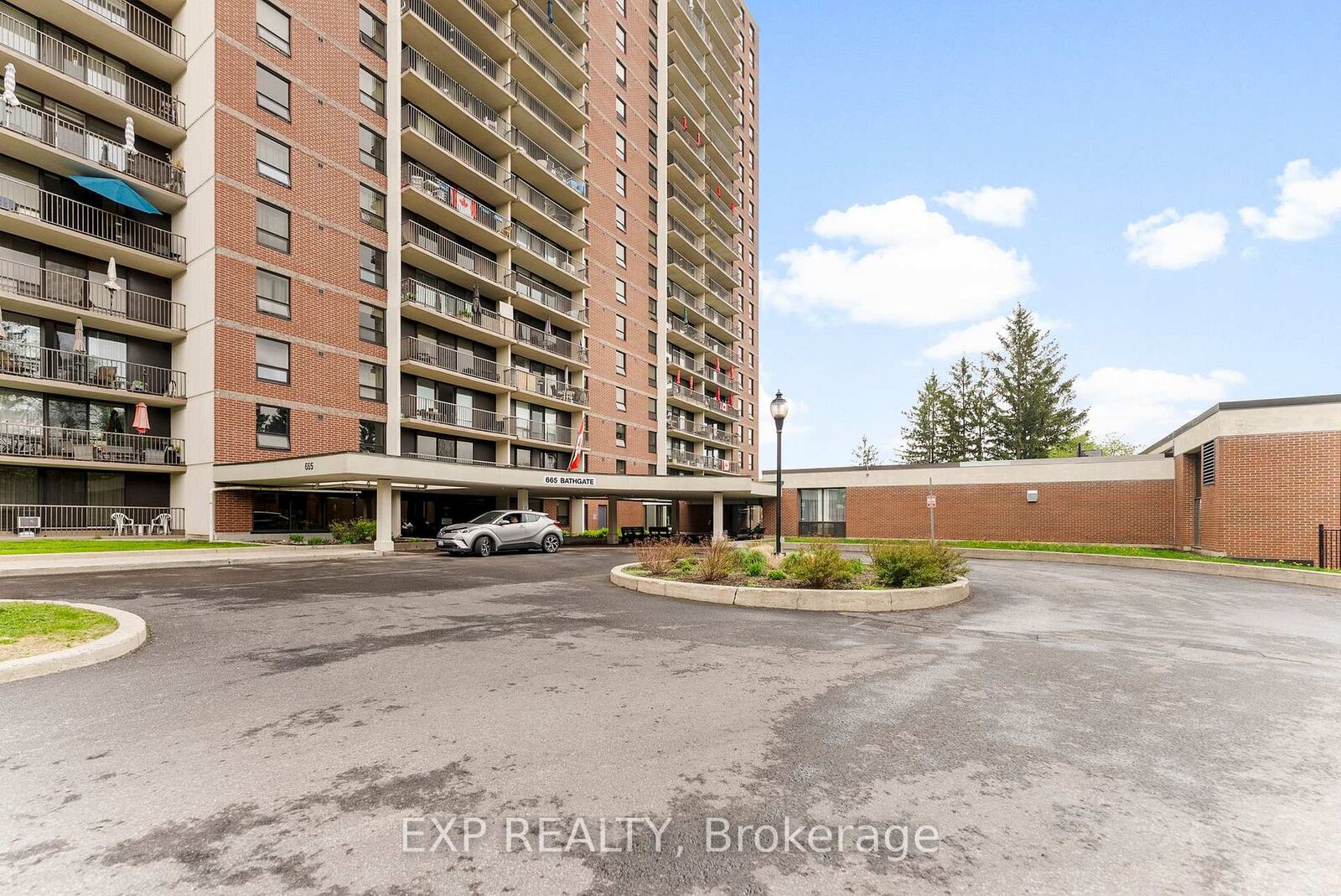 Property Photo: 665 Bathgate Drive 1603 ON K1K 3Y4