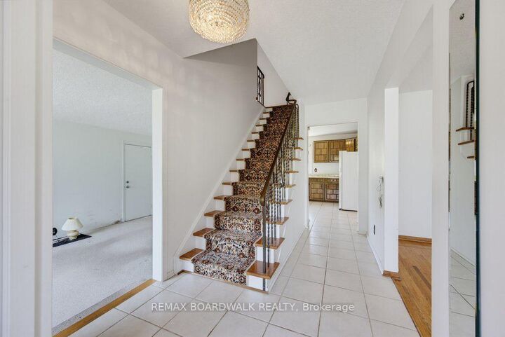 Property Photo:  60 Northpark Drive  ON K1B 3R8 