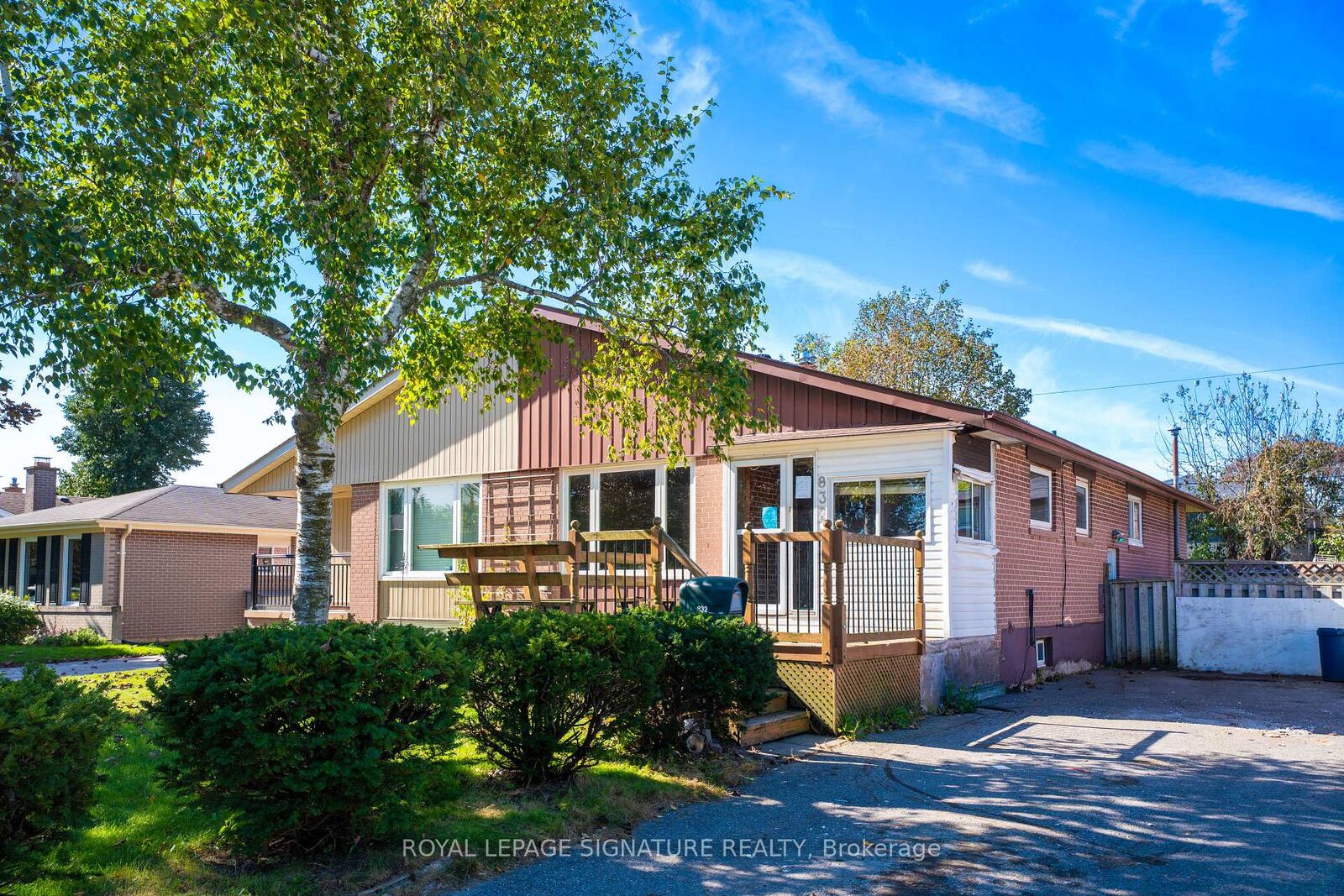 Property Photo:  832 Zator Avenue  ON L1W 1Y1 
