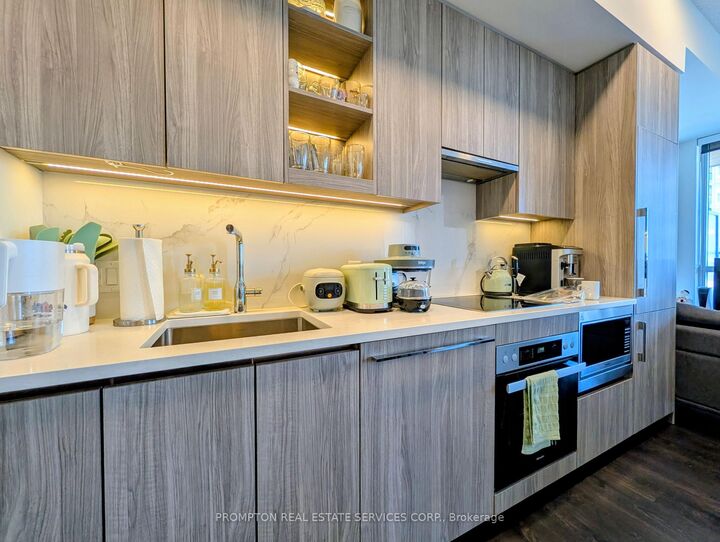 Property Photo:  27 McMahon Drive 601  ON M2K 0J2 