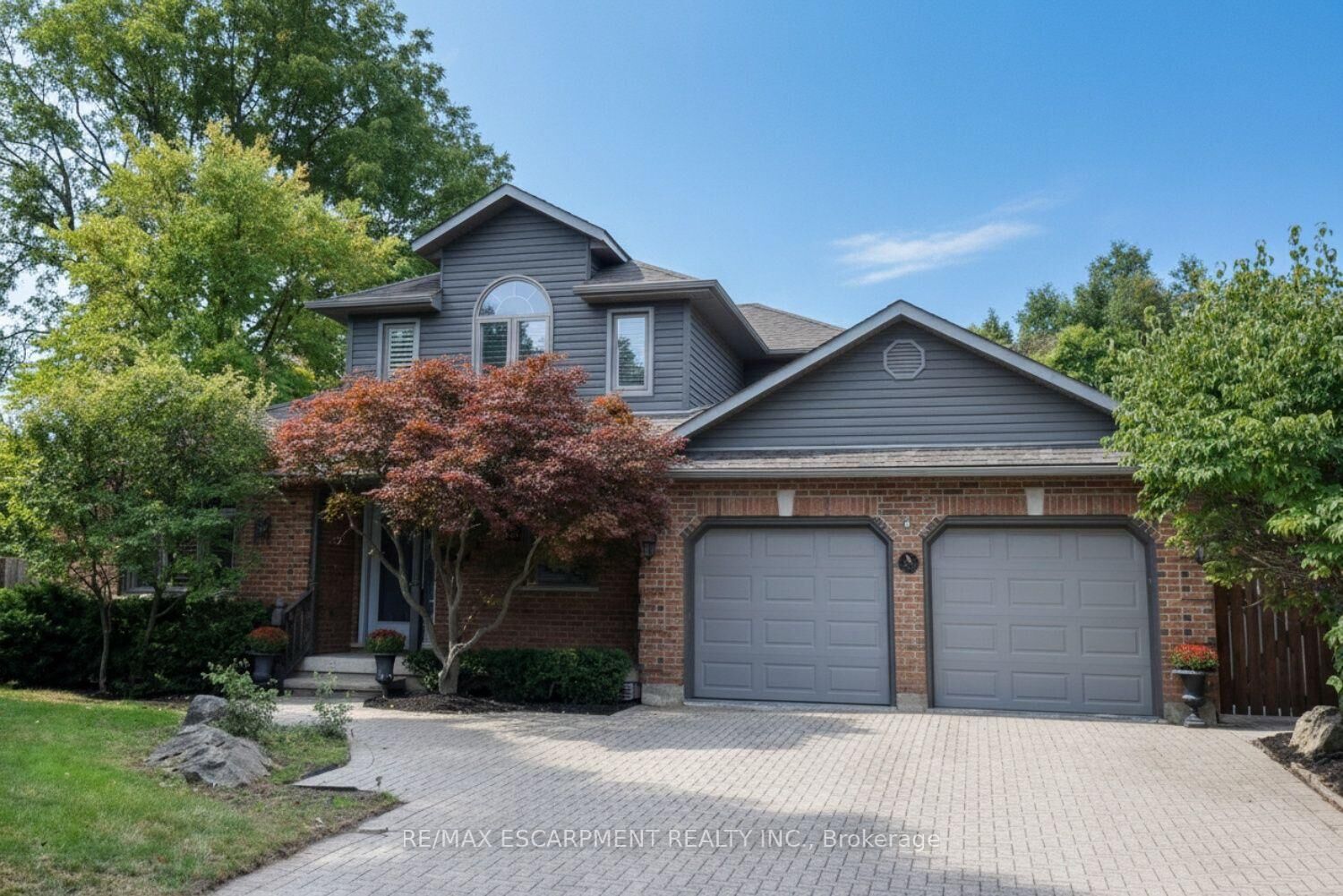 Photo de la propriété: 715 Bateman Court ON L7T 4K5