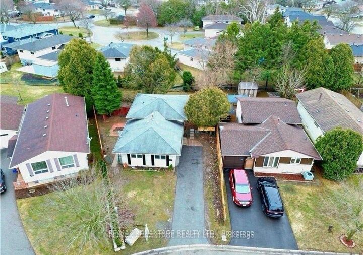 Property Photo:  9 Camelot Crescent  ON N5V 3L4 