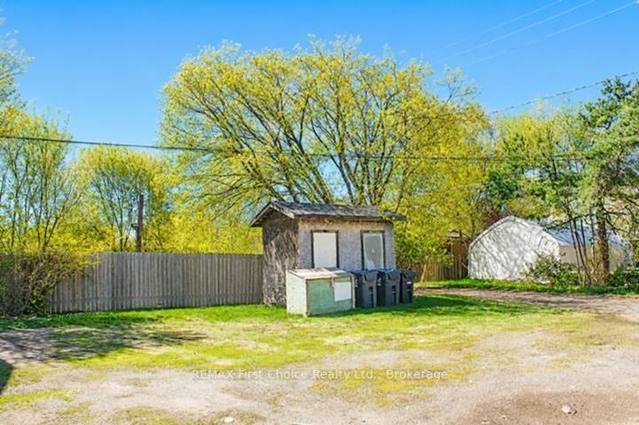 Photo de la propriété: 303 Frederica Street W ON P7E 3W4
