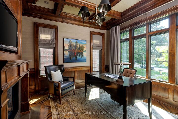 Photo de la propriété: 50 Queen Marys Drive ON M8X 1S4