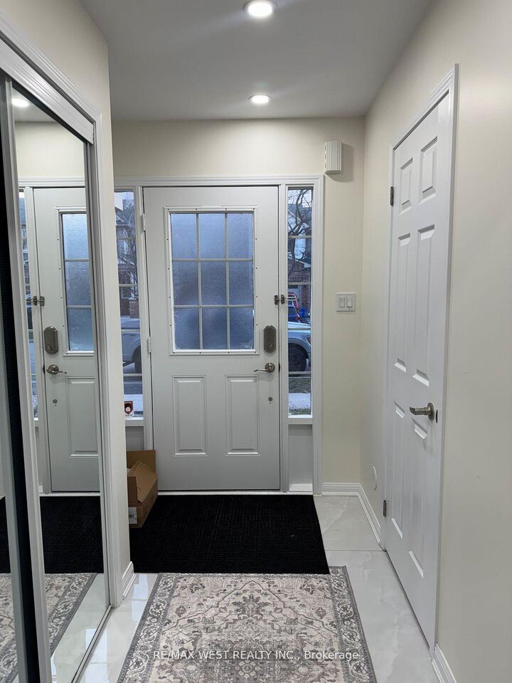 Property Photo:  925 Burrows Gate  ON L9Y 0K7 
