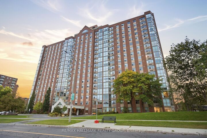 Property Photo:  2760 Carousel Crescent 1710  ON K1T 2N4 