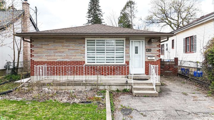 Property Photo:  201 Emerson Avenue  ON N5Z 3L5 