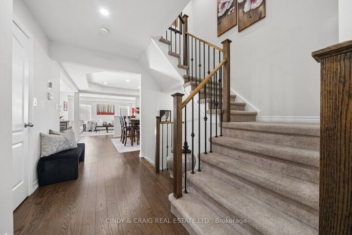 Photo de la propriété: 170 Elmer Adams Drive ON L1E 0G4