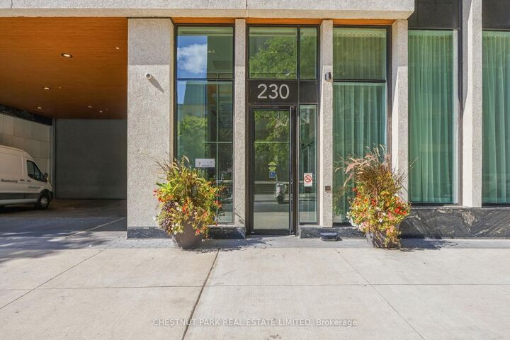Property Photo:  230 Simcoe Street 625  ON M5T 1T4 