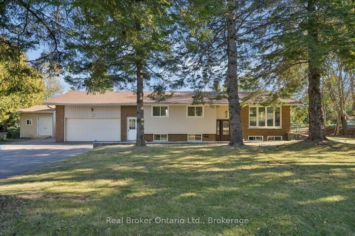 Property Photo:  210 Patricia Crescent  ON K9J 6X3 