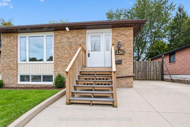 Property Photo:  136 Woodlawn Avenue  ON N3R 6S2 