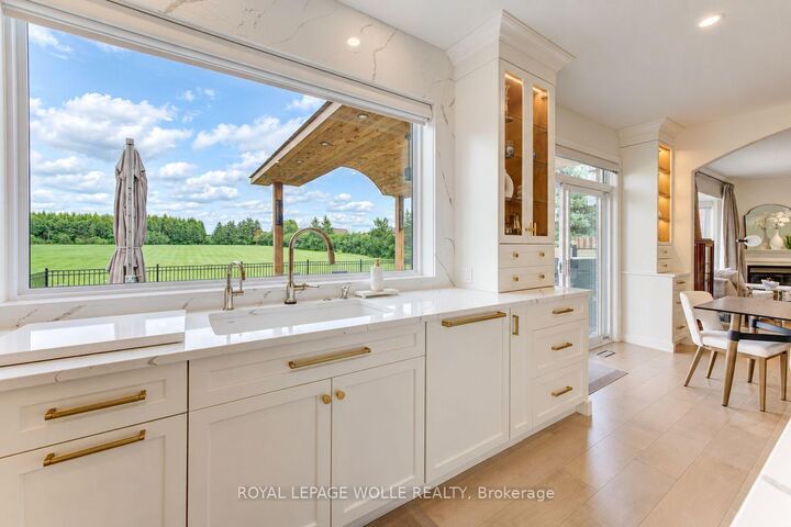 Photo de la propriété: 231 Hawkswood Drive ON N2K 4J2
