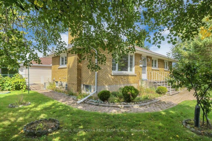 Photo de la propriété:  41 Capilano Drive  ON K2E 6G3 