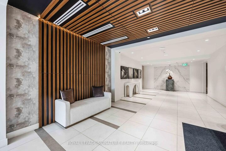 Property Photo:  2 Teagarden Court N 102  ON M2N 0L6 