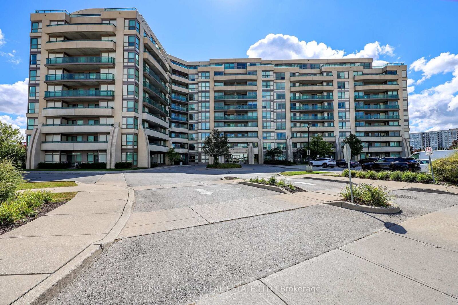 Property Photo: 75 Norman Bethune Avenue 317 ON L4B 0B6