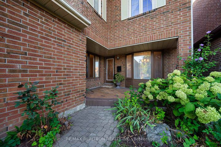 Property Photo:  160 Conley Street  ON L4J 2X7 