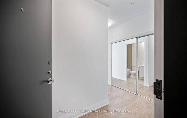 Property Photo: 286 Main Street 315 ON M4C 0B3