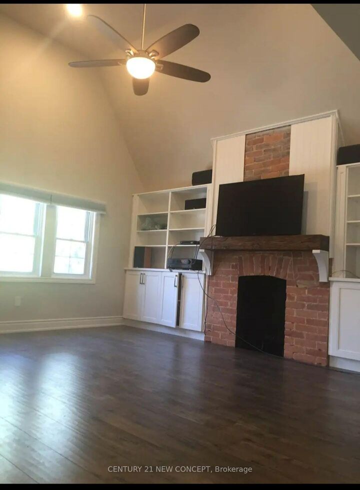 Property Photo:  233 Pape Avenue 2  ON M4M 2W4 