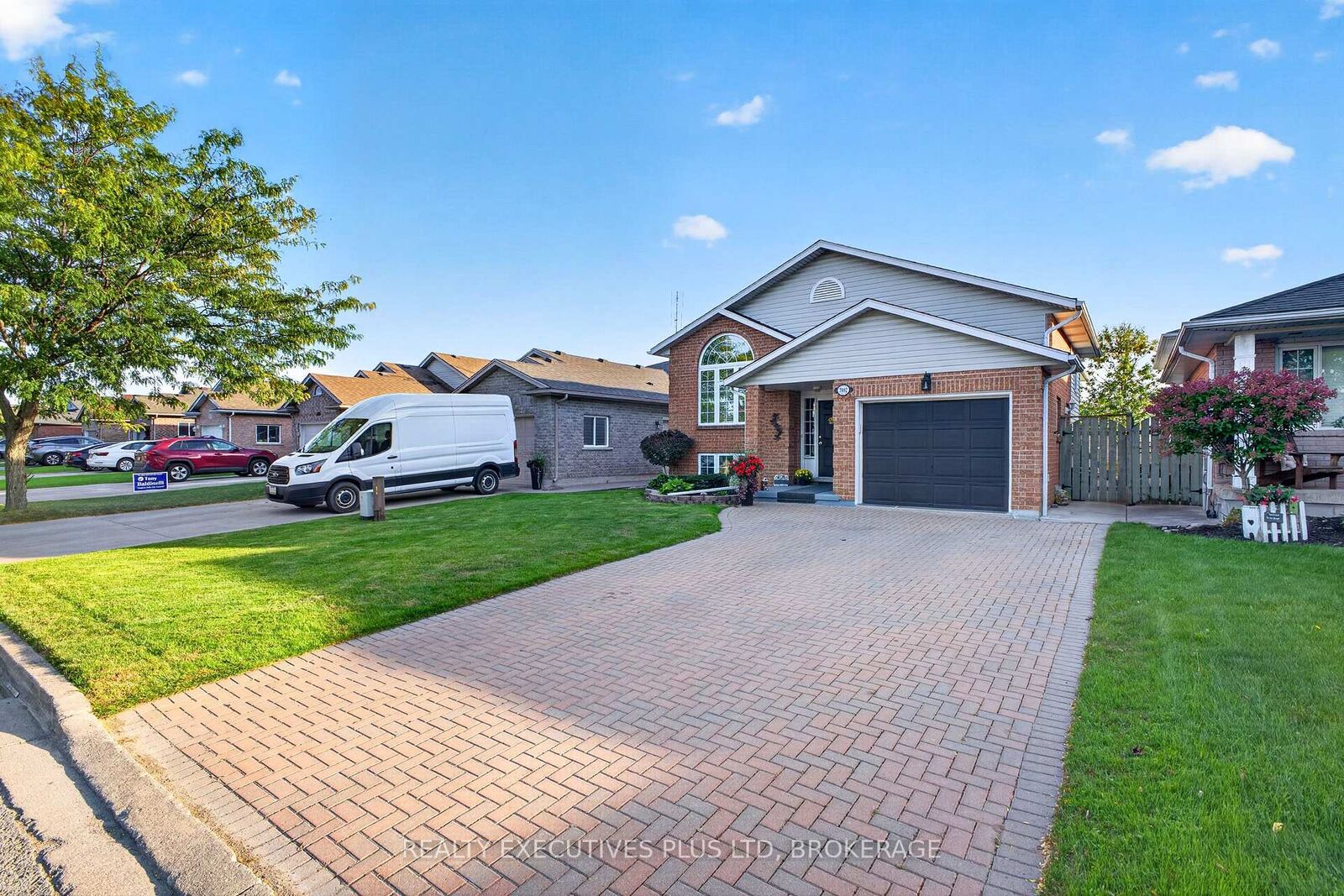 Property Photo:  7802 Sabine Drive  ON L2H 3E4 