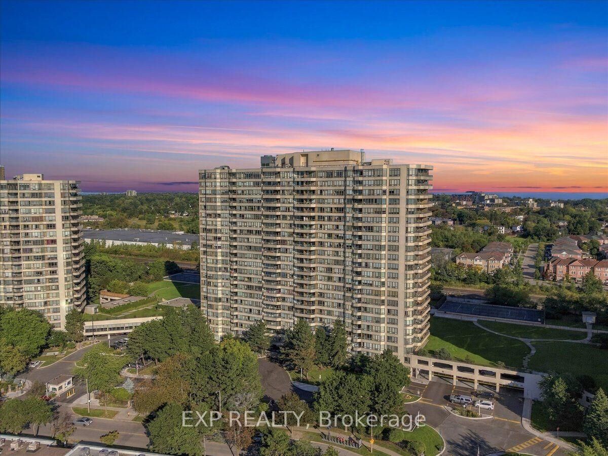 Property Photo:  3 Greystone Walk Drive N 1927  ON M1K 5J4 