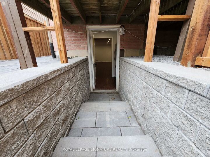 Property Photo:  148 Tamarac Trail Bsmt  ON L4G 5V3 
