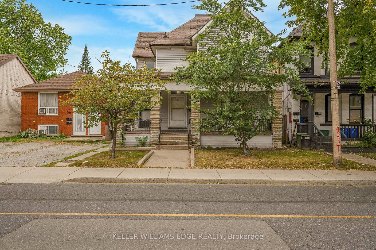 Property Photo:  211 Wentworth Street N  ON L8L 5V6 