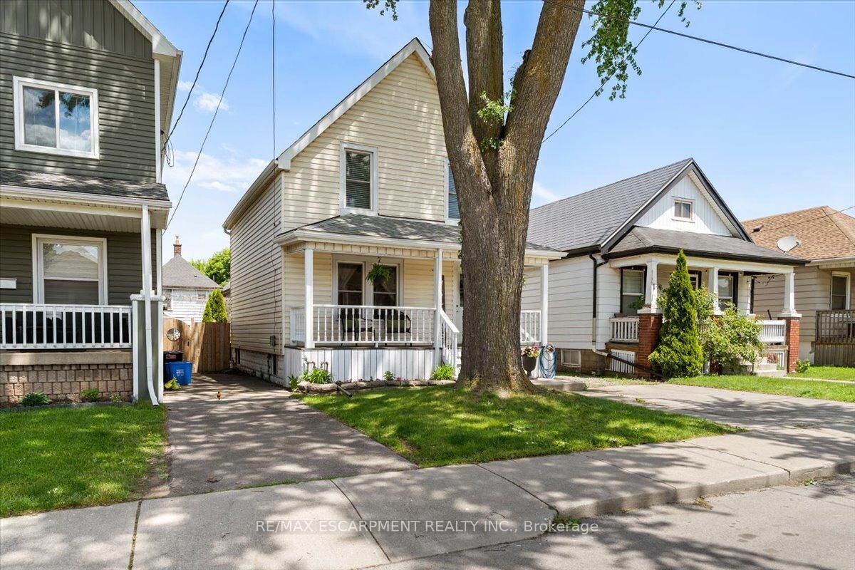Property Photo:  17 Craigmiller Avenue  ON L8L 3H9 