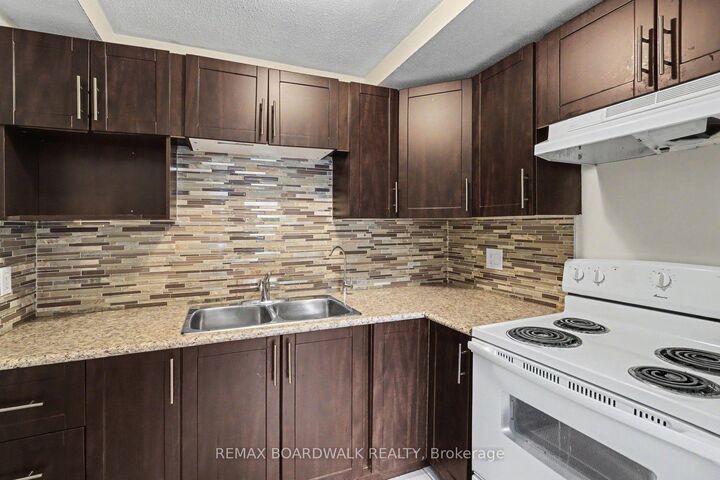 Property Photo:  912 B Elmsmere Road  ON K1J 7T6 