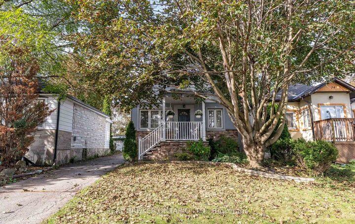 Photo de la propriété: 26 Roxaline Street ON M9P 2Y9