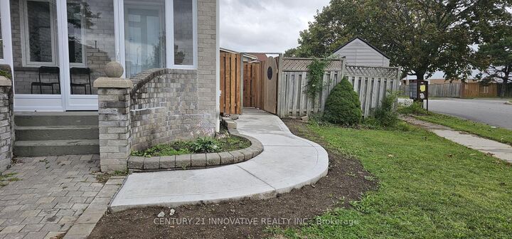Property Photo:  2 Blackburn Crescent  ON L1S 5Z2 