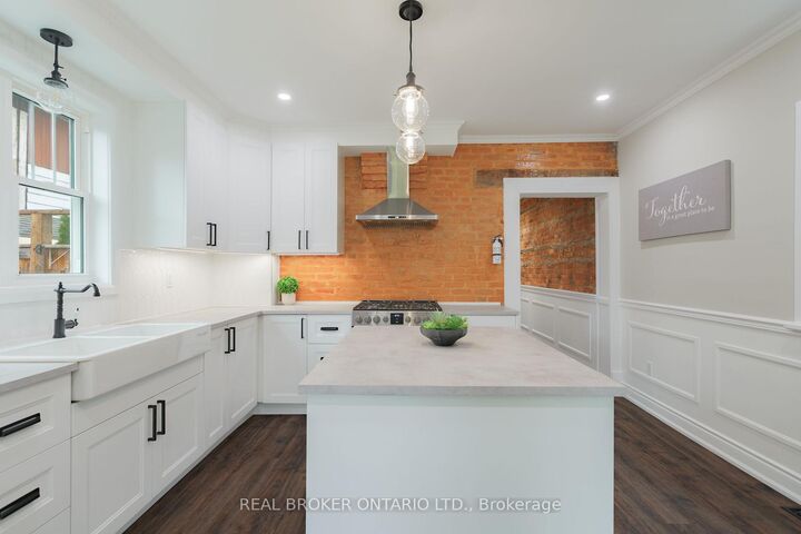 Property Photo:  46 Murray Street E  ON L8L 3E9 
