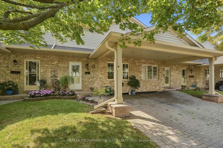 Property Photo:  9 Wentworth Drive 5  ON L3M 5H9 