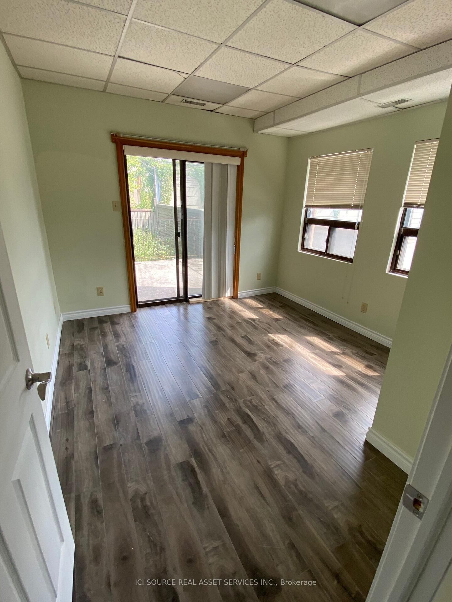 Property Photo:  54 Markham Street 2  ON M6J 2G5 