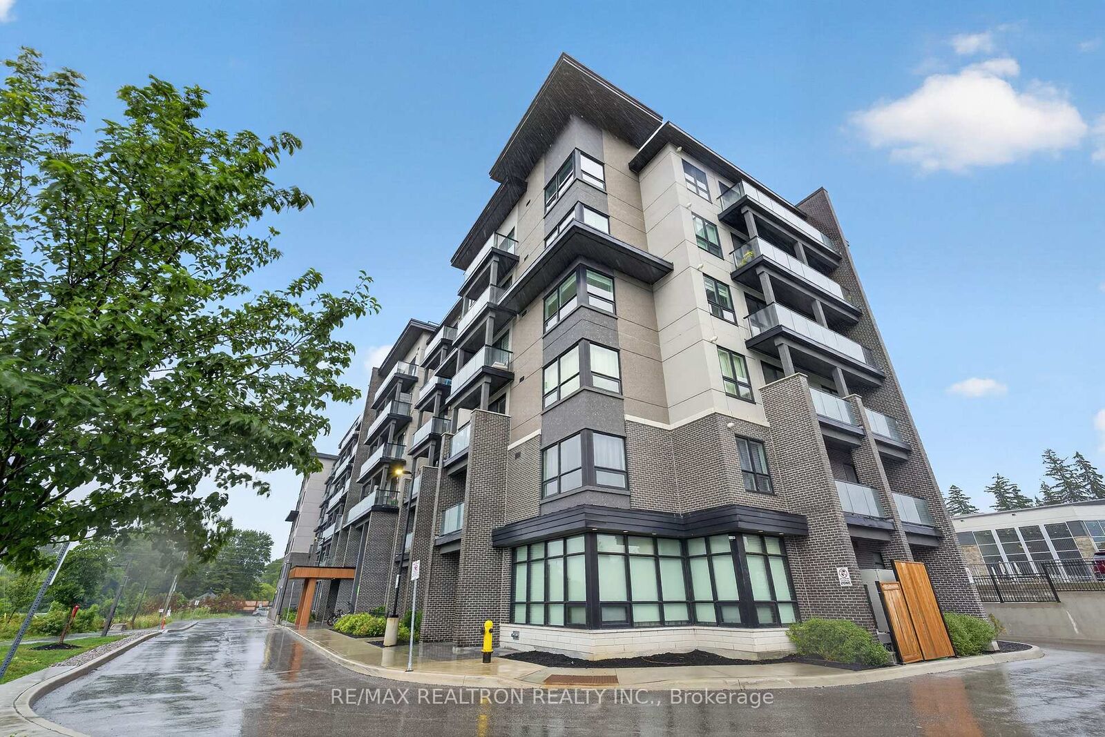 Property Photo: 9700 Ninth Line 219 ON L6B 1R7