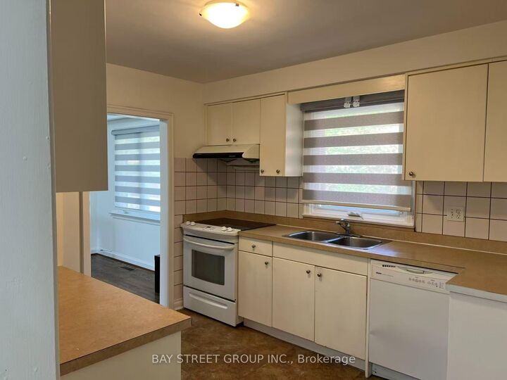 Property Photo:  29 Harnish Crescent  ON M2M 2C2 
