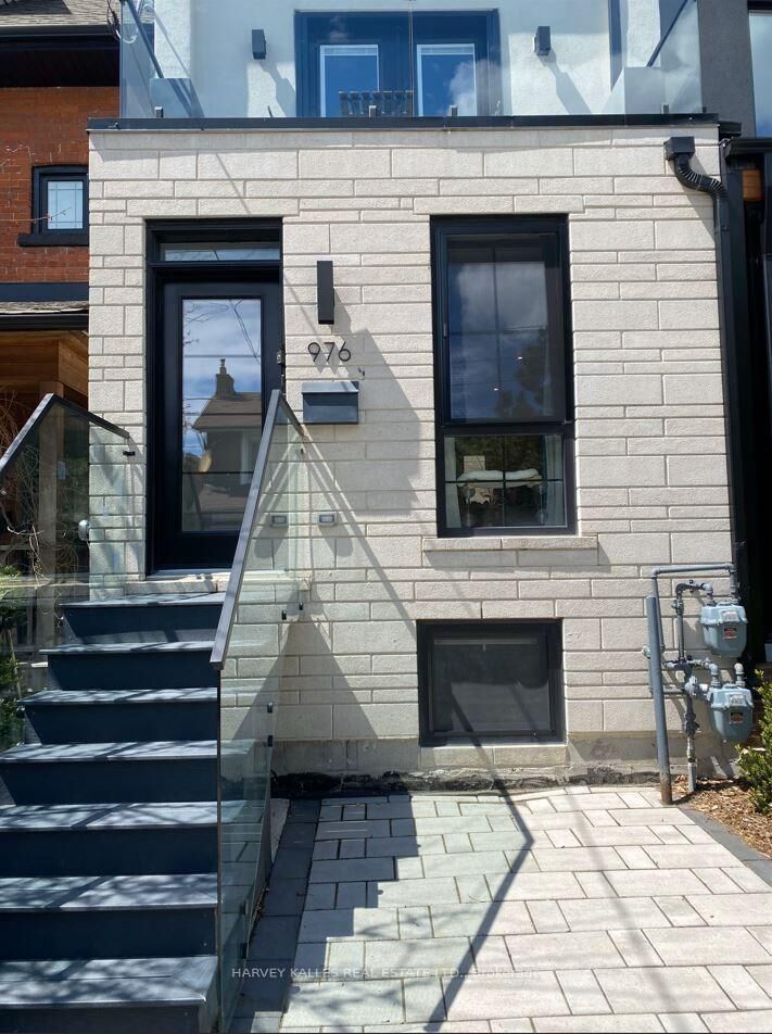 Property Photo:  976 Shaw Street 1  ON M6G 3M7 