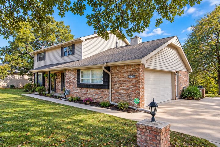 Property Photo:  1908 E 20 Street  OK 74447 