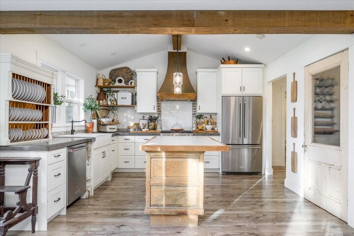 Property Photo:  7128 Benwaldun Rd  BC V0R 2H0 