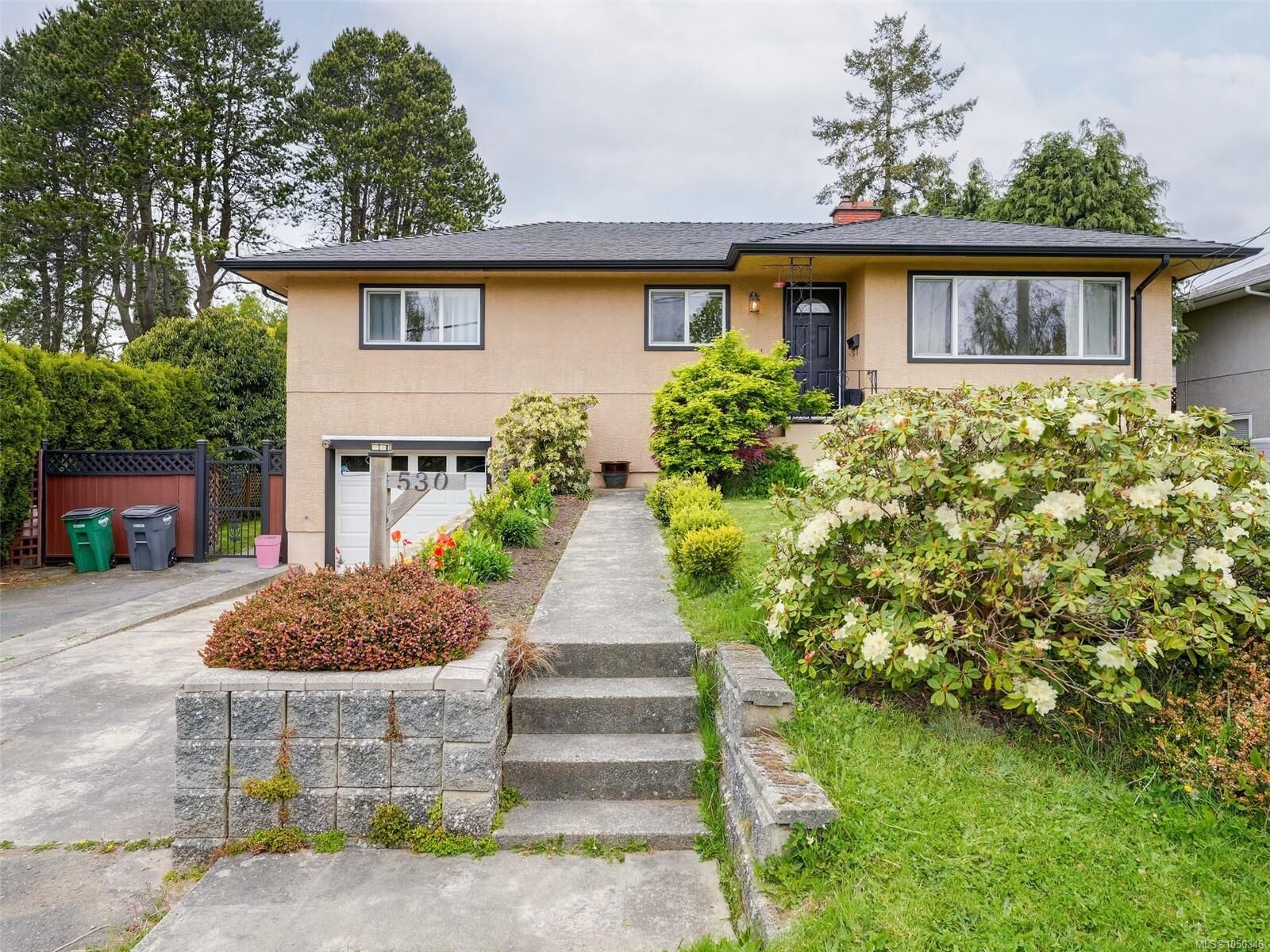 Property Photo:  530 Dumeresq St  BC V8Z 1X2 